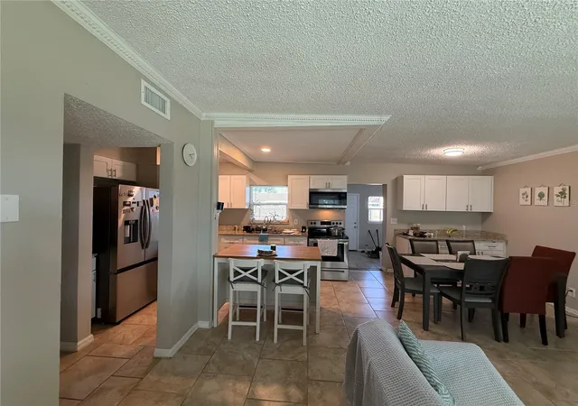 Photo 4 of Single family home for sale at 1604 Crystal Ct E, Lakeland, FL 33801 | MLS# TB8440429 | Listing updated on 2026-10-20