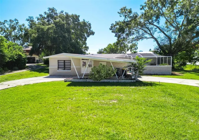 Photo 1 of Single family home for sale at 919 Avenue S Se, Winter Haven, FL 33880 | MLS# P4936785 | Listing updated on 2026-08-03