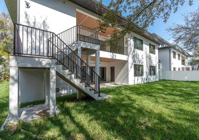 Photo 2 of Single family home for sale at 5966 Bayview Cir S, Gulfport, FL 33707 | MLS# TB8440541 | Listing updated on 2026-10-05