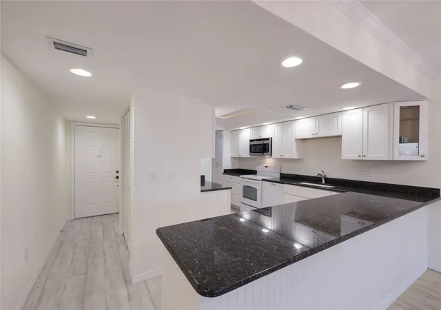 Homes for sale in Bradenton, FL | 4761 Independence Dr #4761, Bradenton, FL 34210 | MLS# A4669384
