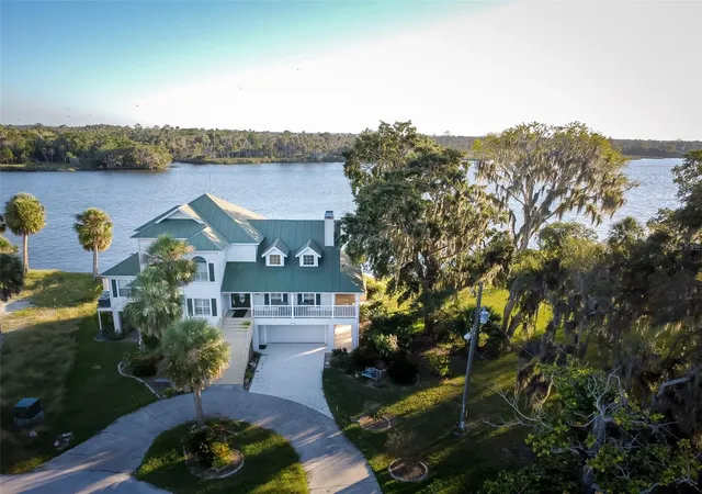 1st image of 2130 Nw 14th St, Crystal River, FL 34428 | MLS# V4945558