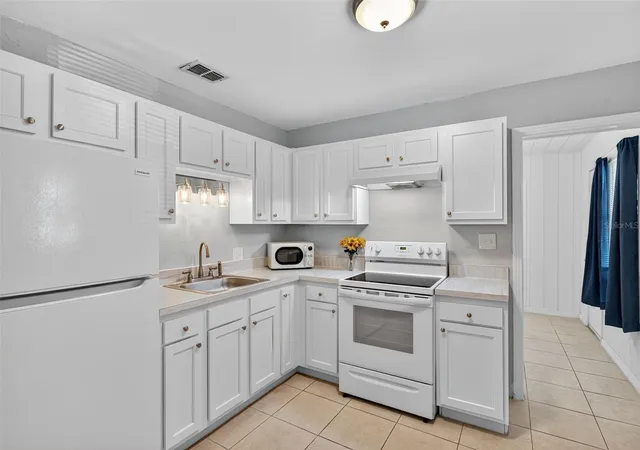 Photo 3 of Single family home for sale at 2401 19th Street S, Saint Petersburg, FL | MLS# TB8441079 | Listing updated on 2026-10-21