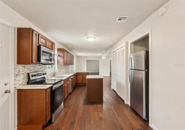 3rd image of 104 Hallmark Ct, Lake Mary, FL 32746 | MLS# O6355112