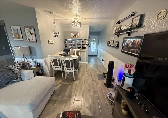 4th image of 7925 Pine Dr, TEMPLE TERRACE, FL 33637