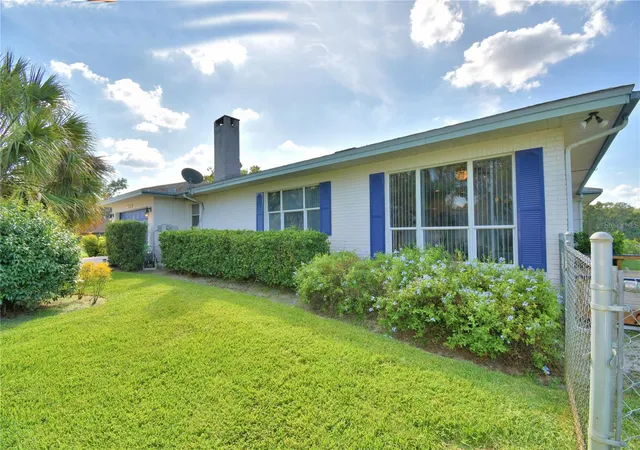 3rd image of 820 E Mann Rd, Bartow, FL 33830 | MLS# P4936812