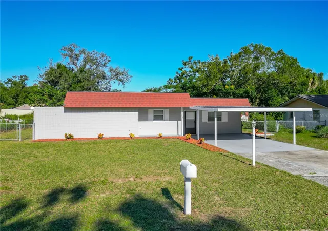 Photo 3 of Single family home for sale at 46 Lake Court Loop, Ocala, FL 34472 | MLS# OM712169 | Listing updated on 2026-10-02