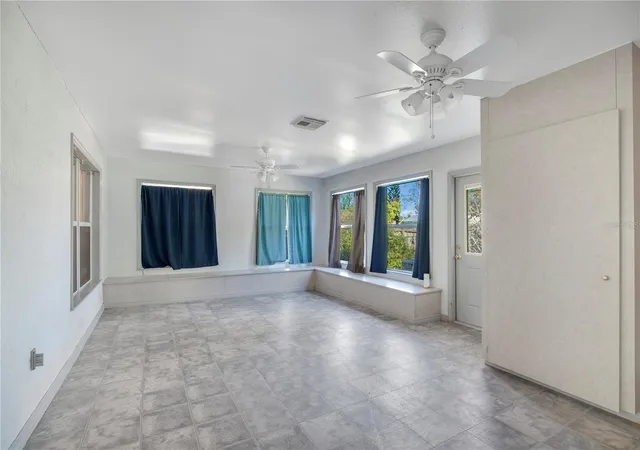 Photo 3 of Single family home for sale at 6019 Long Peak Dr, Orlando, FL 32810 | MLS# O6355266 | Listing updated on 2026-08-07