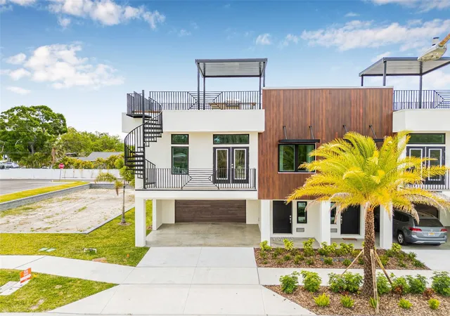 Photo 2 of Townhouse for sale at 490 87th Avenue N, Saint Petersburg, FL 33702 | MLS# TB8441525 | Listing updated on 2026-01-03