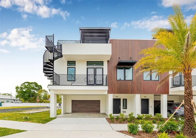Photo 3 of Townhouse for sale at 490 87th Avenue N, Saint Petersburg, FL 33702 | MLS# TB8441525 | Listing updated on 2026-01-03