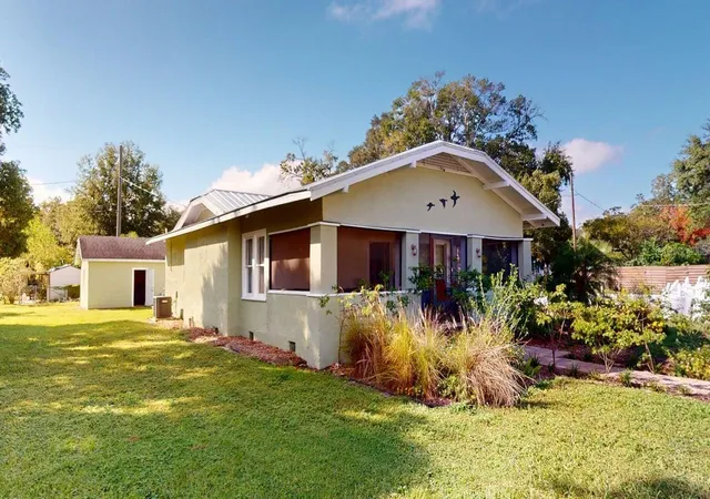 Photo 1 of Single family home for sale at 2010 S Maple Ave, Sanford, FL 32771 | MLS# O6355555 | Listing updated on 2026-05-06