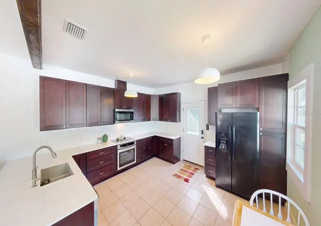Photo 2 of Single family home for sale at 2010 S Maple Ave, Sanford, FL 32771 | MLS# O6355555 | Listing updated on 2026-05-06