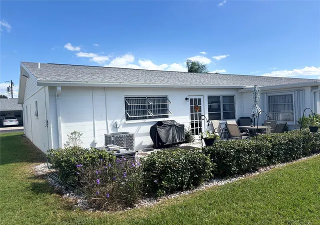 Homes for sale in Bradenton, FL | 5983 Coral Way, Bradenton, FL 34207 | MLS# A4669792