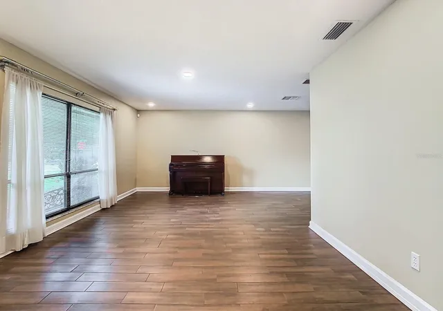 4th image of 1469 Grace Lake Cir, Longwood, FL 32750 | MLS# O6355680