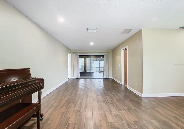 5th image of 1469 Grace Lake Cir, Longwood, FL 32750 | MLS# O6355680
