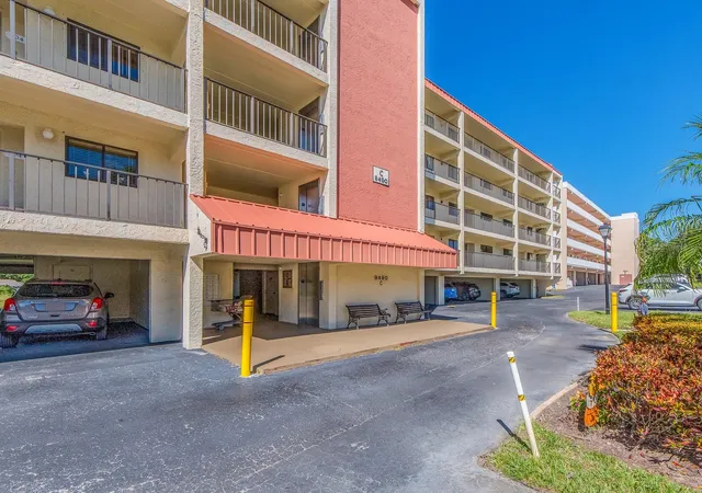 Condo for sale at 9490 Harbor Greens Way #305, SEMINOLE, FL 33776 | MLS# TB8441907