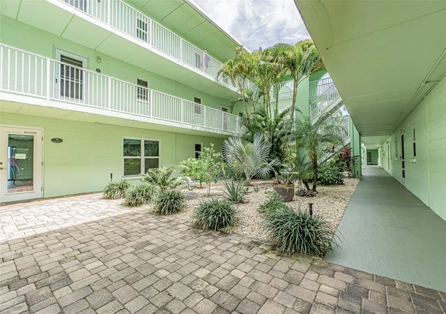 3rd image of 464 Paula Dr N, Dunedin, FL 34698