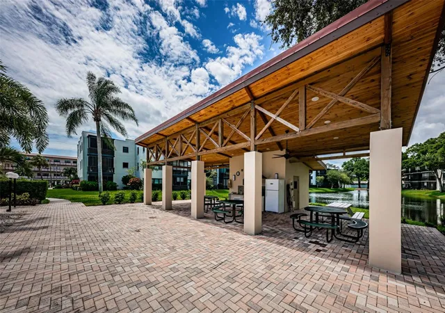 2nd image of 5501 80Th St N, Saint Petersburg, FL 33709