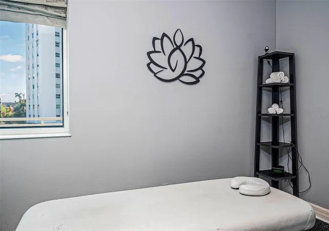 2nd image of 340 S Palm Ave, SARASOTA, FL 34236