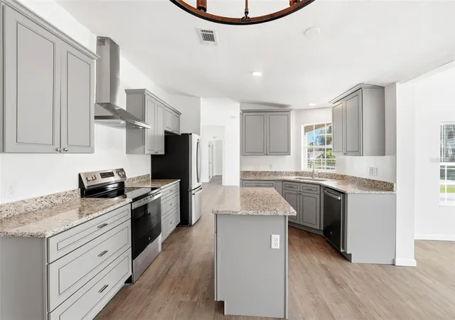 3rd image of 5180 Lexington Cir, Wildwood, FL 34785 | MLS# O6355865