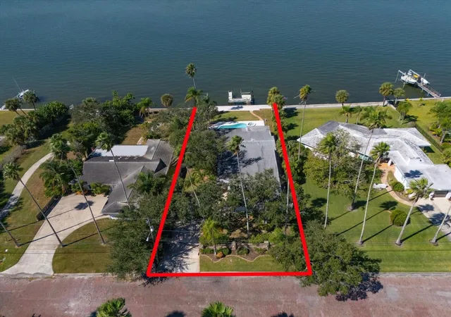 4th image of 1614 Santa Barbara Dr, Dunedin, FL 34698 | MLS# TB8442140