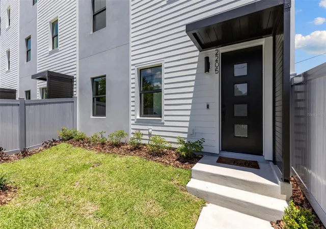 Photo 2 of Townhouse for sale at 2205 16th Street N, Saint Petersburg, FL | MLS# TB8442246 | Listing updated on 2026-08-16