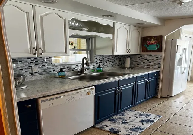 Photo 3 of Manufactured home for sale at 15 Wilderness Dr, Lake Panasoffkee, FL 33538 | MLS# G5103845 | Listing updated on 2026-10-04