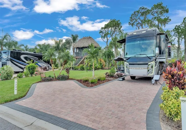 2nd image of 3244 Fish Hawk Dr, Polk City, FL 33868 | MLS# L4956916