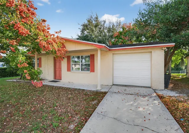 Photo 3 of Single family home for sale at 10102 Glen Moor Ln, Port Richey, FL 34668 | MLS# TB8442938 | Listing updated on 2026-09-30