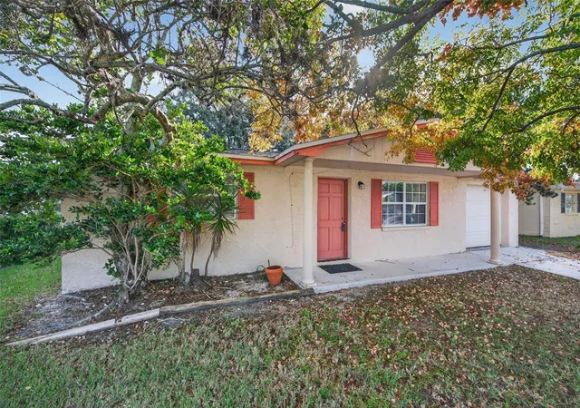 Photo 4 of Single family home for sale at 10102 Glen Moor Ln, Port Richey, FL 34668 | MLS# TB8442938 | Listing updated on 2026-09-30
