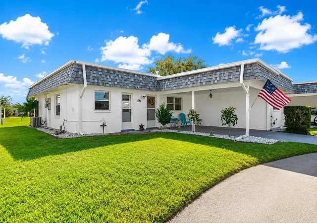 Homes for sale in Venice, FL | 680 Circlewood Dr #W3, Venice, FL 34293 | MLS# A4670222