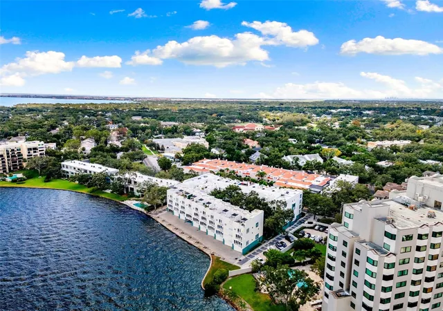 Listing Photo 2 - Condo for sale in building located at 4950 Bayshore Blvd, Tampa, FL 33611 - Unit #23