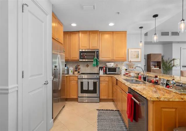 Photo 4 of Condo for sale at 101 S Eola Dr #1209, Orlando, FL 32801 | MLS# O6356643 | Listing updated on 2026-10-26