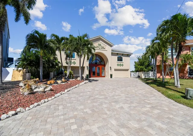 Photo 3 of Single family home for sale at 582 Johns Pass Ave, Madeira Beach, FL 33708 | MLS# TB8443266 | Listing updated on 2026-09-14