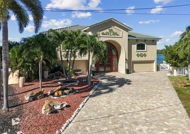 Photo 3 of Single family home for sale at 582 Johns Pass Ave, Madeira Beach, FL 33708 | MLS# TB8443266 | Listing updated on 2026-09-14