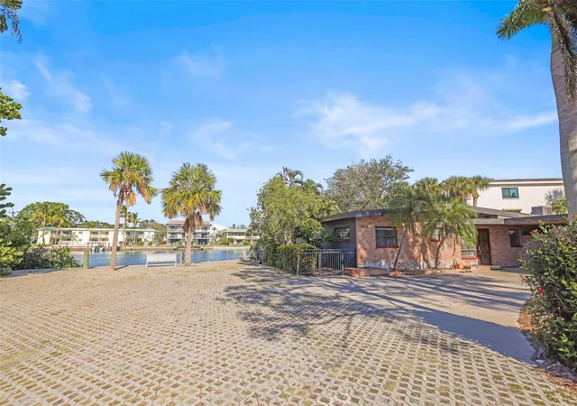 5th image of 11921 Lagoon Ln, Treasure Island, FL 33706 | MLS# TB8443314