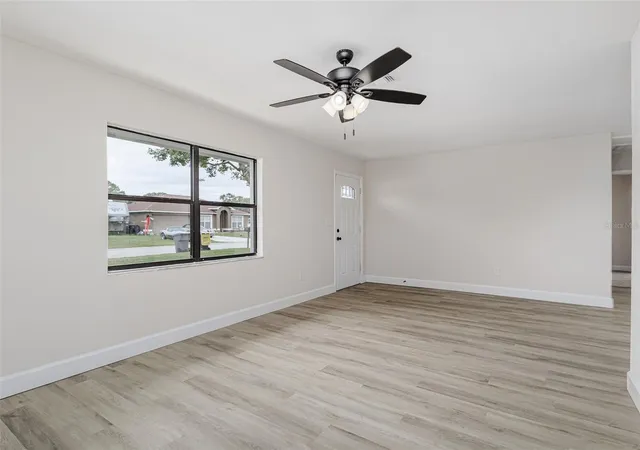 Homes for sale in Lakeland, FL | 2405 Delrose Dr E, Lakeland, FL 33805 | MLS# L4956981