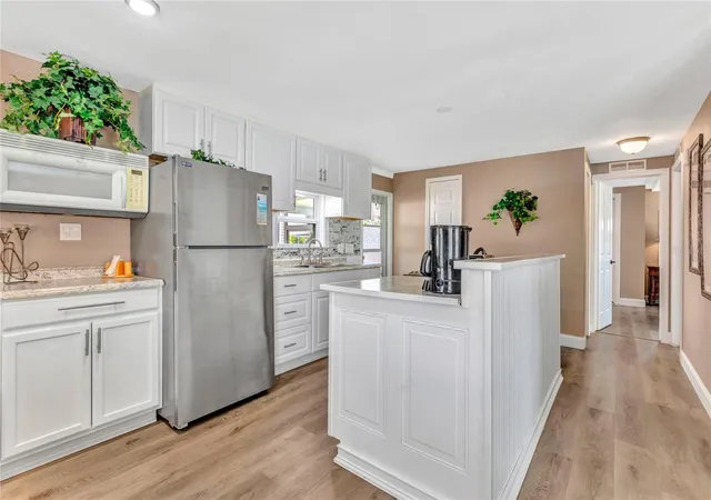 Photo 4 of Manufactured home for sale at 2100 Kings Hwy #283, Punta Gorda, FL 33980 | MLS# C7517072 | Listing updated on 2026-10-22