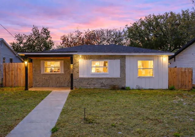 Single family home for sale at 1221 E Emma St, TAMPA, FL 33603 | MLS# TB8443586