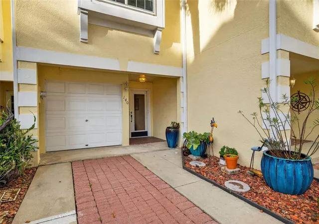 Photo 3 of Townhouse for sale at 140 Brent Cir, Oldsmar, FL 34677 | MLS# O6357016 | Listing updated on 2026-10-08
