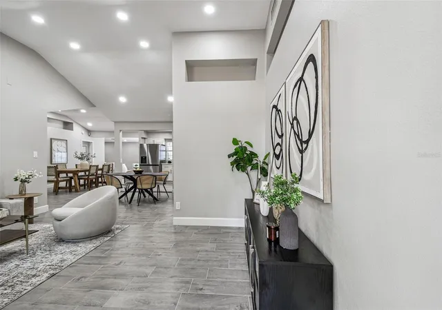 5th image of 2 S Treasure Dr, Tampa, FL 33609 | MLS# TB8443759