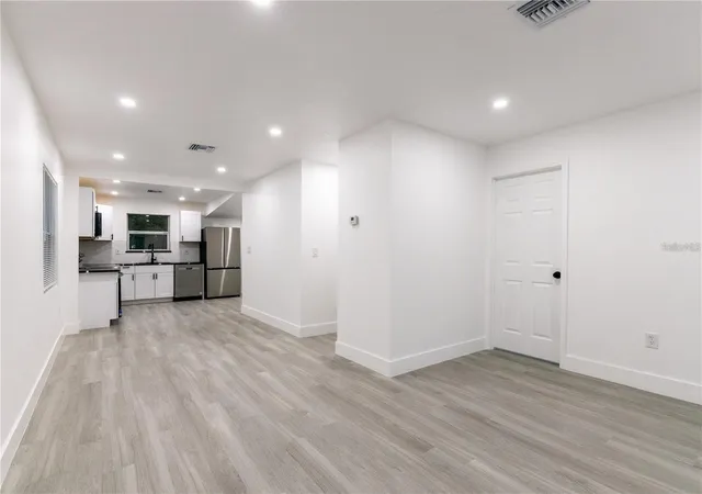 Photo 4 of Sale Pending at 3149 W Washington St, Orlando, FL 32805 | MLS# O6357394 | Listing updated on 2026-10-16