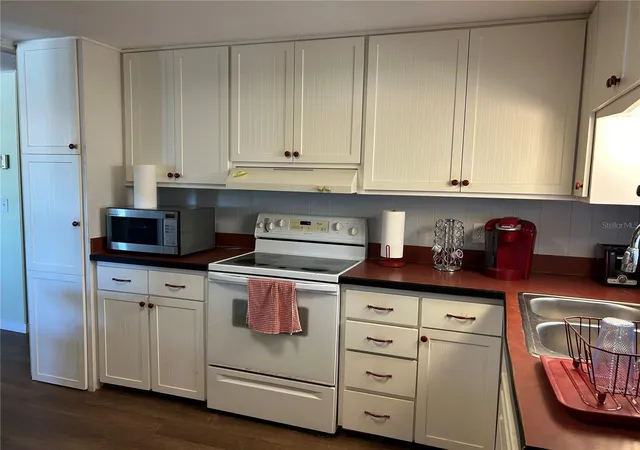 4th image of 4775 Tri Par Dr, Sarasota, FL 34234 | MLS# A4670737