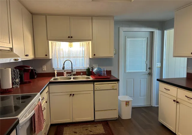 5th image of 4775 Tri Par Dr, Sarasota, FL 34234 | MLS# A4670737