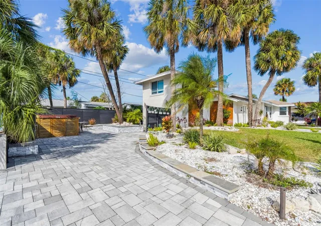 Photo 4 of Single family home for sale at 760 Bohenia Cir S, Clearwater Beach, FL 33767 | MLS# TB8444319 | Listing updated on 2026-09-08