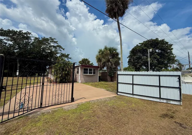 Photo 3 of Manufactured home for sale at 3603 Se 35th Avenue, Okeechobee, FL 34974 | MLS# A4670805 | Listing updated on 2026-09-03