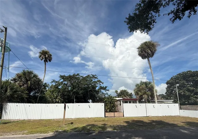 Photo 3 of Manufactured home for sale at 3603 SE 35th Avenue, Okeechobee, FL 34974 | MLS# A4670805 | Listing updated on 2026-09-03