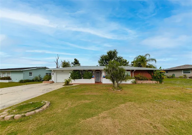 2nd image of 124 Caddy Rd, Rotonda West, FL 33947 | MLS# D6144573