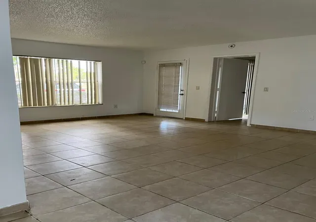 3rd image of 8236 Fairways Cir, OCALA, FL 34472