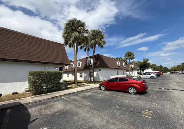4th image of 9002 Tudor Dr #K201, Tampa, FL 33615 | MLS# O6357756