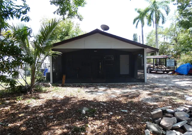 4th image of 3817 Pearl St, Fort Myers, FL 33916 | MLS# C7517233